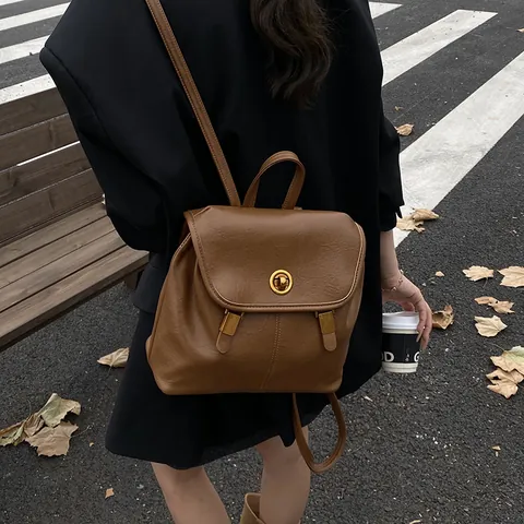 Mochila Vintage de Estilo Preppy en Cuero Sintético para Mujer Estilo Coreano Ins Diseño Pequeño Solapa Cierre Dorado Escuela