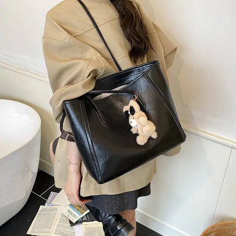 Bolso Tote de Cuero PU de Color en Contraste Retro para Mujer Gran Capacidad Bolso de Hombro con Colgante de Oso de Peluche Minimalista Urbano Vintage