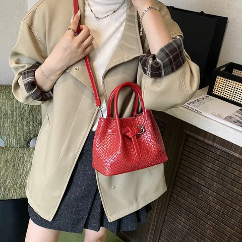 Bolso Bombonera de Cuero PU Tejido para Mujer Bolso de Mano Minimalista Vintage Con Hebilla de Cinturón Bolso Bandolera Moda