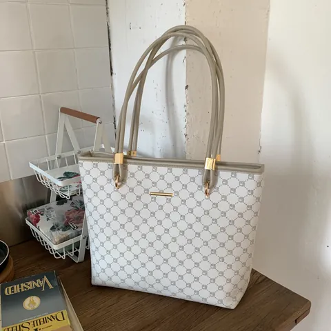 Minimalistische PU Leder Einkaufstasche Mit Großer Kapazität Für Damen Vintage Monogramm Druck Schultertasche Mit Goldfarbener Hardware