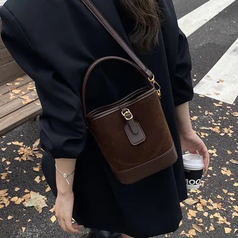 Vintage PU Leder Wildleder Patchwork Beuteltasche Damen Retro Handtasche Mit Metalschloss Verstellbarer Riemen Umhängetasche