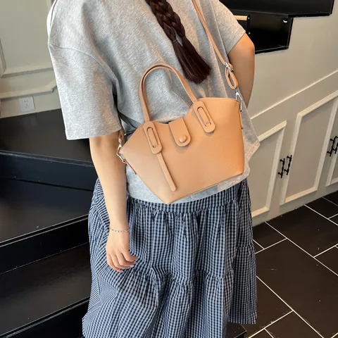 Mode Litschi Maserung PU Leder Beuteltasche Für Damen Wellenkante Design Handtasche Mit Verstellbarem Schultergurt Für Den Alltag