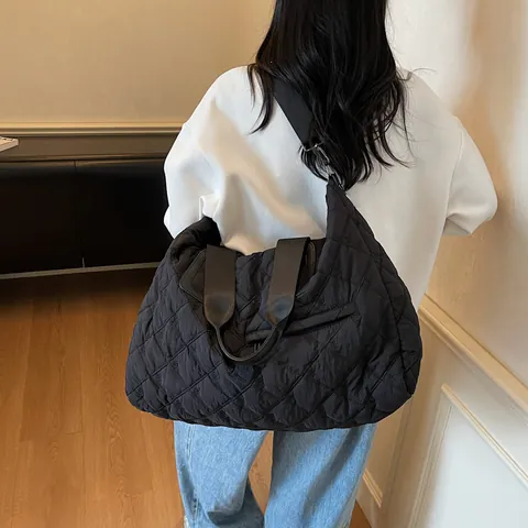 Quilted Large Capacity Tote Bag Women Diamond Pattern Floral Embroidery Nylon Travel Shoulder Bag Fitness Handbag