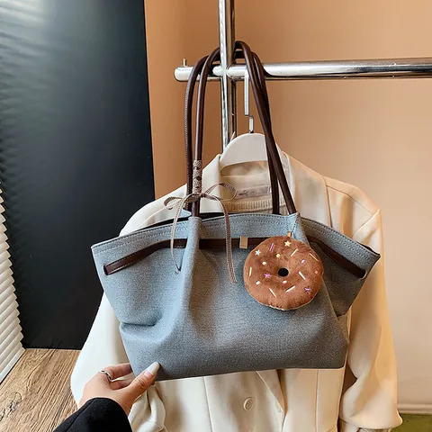 Large Capacity Women PU Leather Tote Bag Fashion Shoulder Bag With Donut Pendant Bow Commuting Casual Handbag