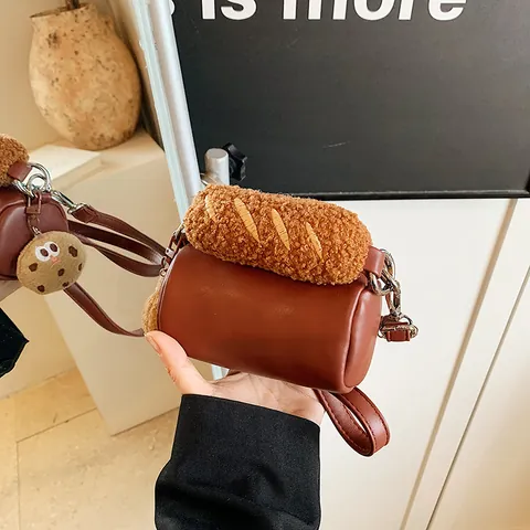 Bolso de Hombro Cilíndrico Creativo en Forma de Pan para Mujer Con Asa de Baguette de Peluche y Charm de Galleta Cuero PU