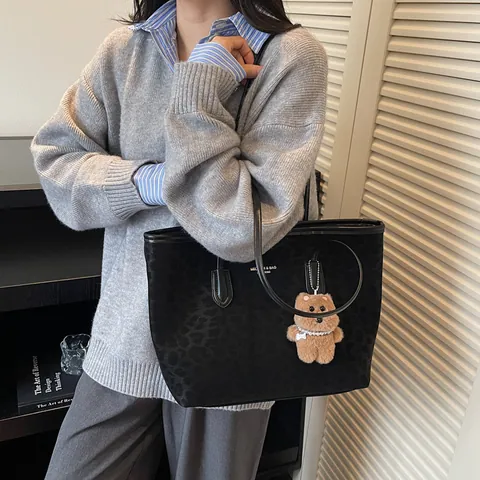 Women Leopard Print Tote Bag Large Capacity PU Leather Shoulder Bag Retro Frosted Handbag With Bear Pendant Office Lady