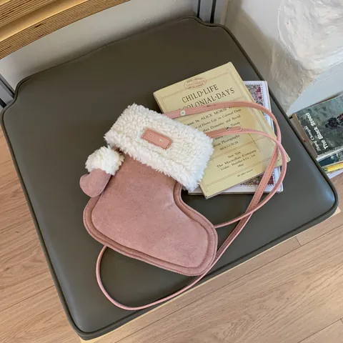 Dames Kerstsok Laarsvorm Crossbody Tas Suède Faux Lamswol Kleine Schoudertas Met Pompons Verstelbare Band Feestelijk Cadeau