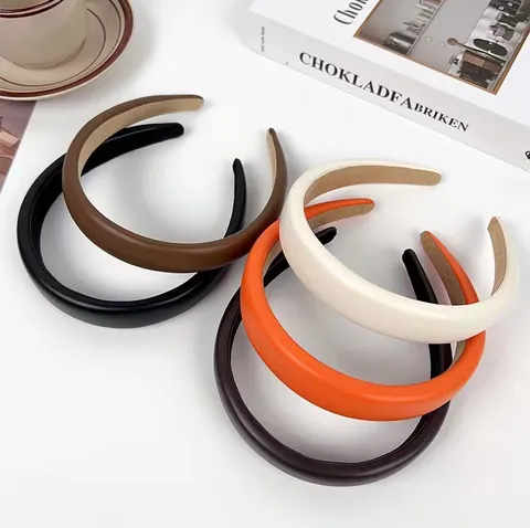 Serre-tête Rembourré en Cuir PU pour Femmes Couleur Unie Bord Large Éponge Haut de Crâne Élevé Accessoires de Cheveux Quotidiens