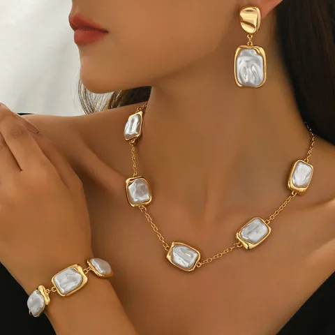 Vintage Geometric Baroque Pearl Jewelry Set Zinc Alloy Inlaid Faux Pearl Gold Plated Necklace Bracelet Earrings For Women