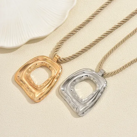 Irregular Hammered Metal Pendant Necklace For Women Twisted Rope Chain Gold Silver Alloy Jewelry Fashion Statement Neckpiece