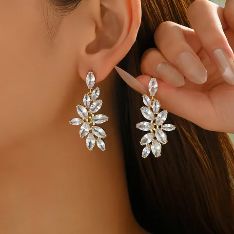 Elegantes Pendientes Colgantes de Aleación de Zinc con Racimo de Hojas de Zirconia Cúbica para Mujer Joyería de Lujo con Strass