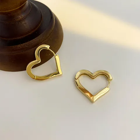 Minimalist Copper Heart Shaped Hoop Earrings Gold Silver Plated Elegant Hollow Love Heart Buckle Earring Jewelry For Women
