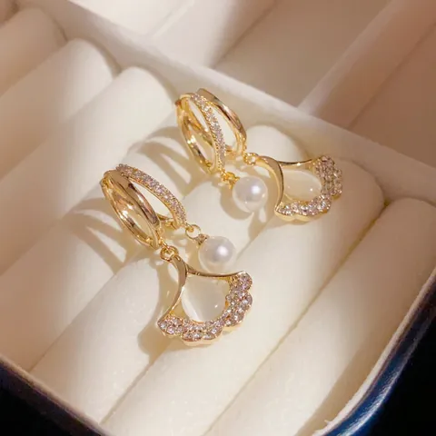 Eleganti Orecchini a Pendente con Foglia di Ginkgo e Perla Artificial per Donna Rame Pietra Occhio di Gatto Zirconia Intarsiata Stile Coreano Gioielli alla Moda Regalo