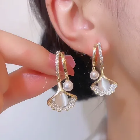 Eleganti Orecchini a Pendente con Foglia di Ginkgo e Perla Artificial per Donna Rame Pietra Occhio di Gatto Zirconia Intarsiata Stile Coreano Gioielli alla Moda Regalo