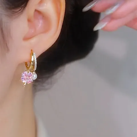 Eleganti Orecchini a Lobo con Quadrifoglio di Zirconia e Perla Artificial Perno in Argento Sterling 925 Placcato Oro Gioielli Floreali per Donna
