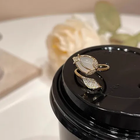 Anello a Forma di Tulipano in Rame Placcato Oro Con Pietra Occhio di Gatto Zirconia Intarsiata Aperto Regolabile Gioielli Retro Francese per Donna