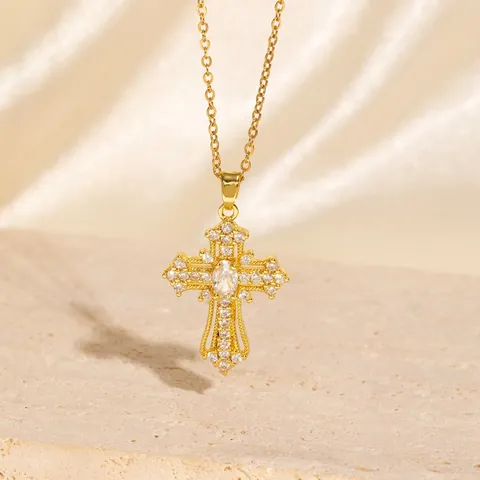 Elegante Collana con Ciondolo a Croce in Rame e Zirconia e Orecchini a Cerchio in Perla Artificial Mabe per Donna Gioielli alla Moda