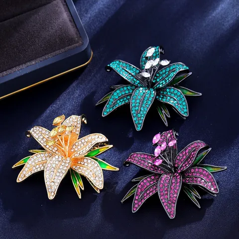 Lussuosa Spilla a Giglio in Rame con Strass per Donna Elegante Smalto Pianta Foglia Accessori Abito Gioielli per Banchetto Nozze