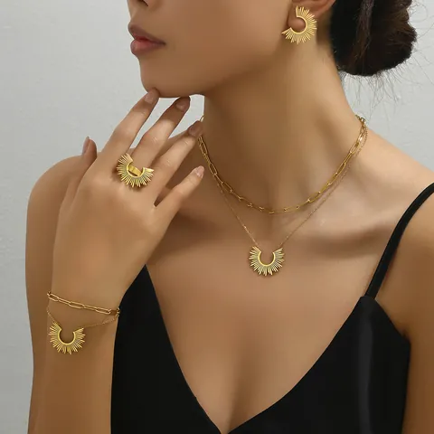 Collezione Gioielli Sole in Rame Placcato Oro Minimalista Donna Collana Bracciale Orecchini Anello Radiante