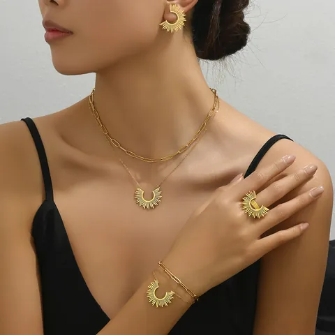 Collezione Gioielli Sole in Rame Placcato Oro Minimalista Donna Collana Bracciale Orecchini Anello Radiante