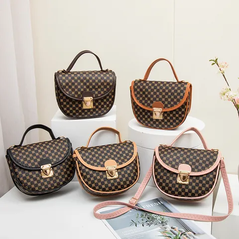 Women Vintage PU Leather Quilted Half Circle Shoulder Bag Contrast Color Circle Print Handbag With Metal Lock Crossbody Bag