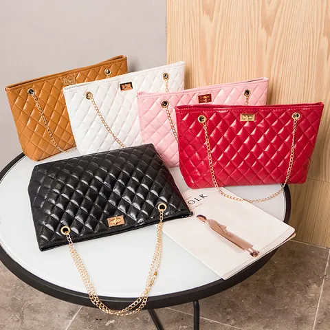 Women Quilted PU Leather Shoulder Bag With Metal Chain Strap Fashion Large Capacity Tote Bag For Daily Use Elegant Handbag