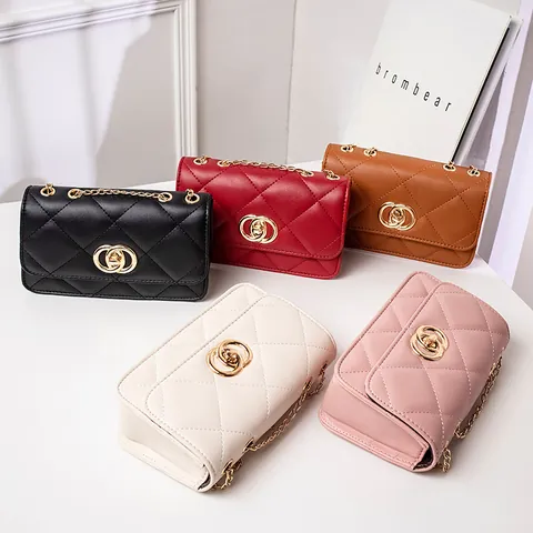 Women's Retro PU Leather Quilted Shoulder Bag With Large Diamond Grid And Gold Interlocking Double Ring Lock Chain Bag