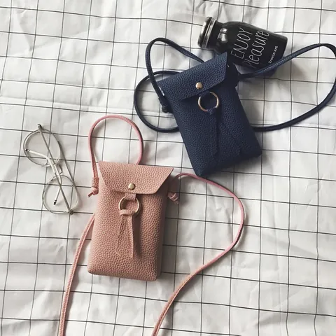 Mini Sac de Téléphone Portable en Cuir PU pour Femmes Texture Litchi Bandoulière Avec Gland Décor Anneau Doré Couleur Unie