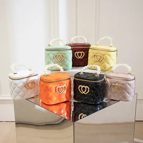 Damen Mini Gesteppte Jelly Tasche Mit Künstliche Perlengriff Gold Doppelherz Schnalle PVC Umhängetasche Kette Mode Lippenstifttasche