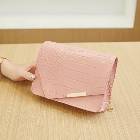 Sac Bandoulière Femme à la Mode en Cuir PU Gaufré Crocodile Rabat Asymétrique Petit Sac Carré Avec Chaîne Dorée pour Fête Quotidien