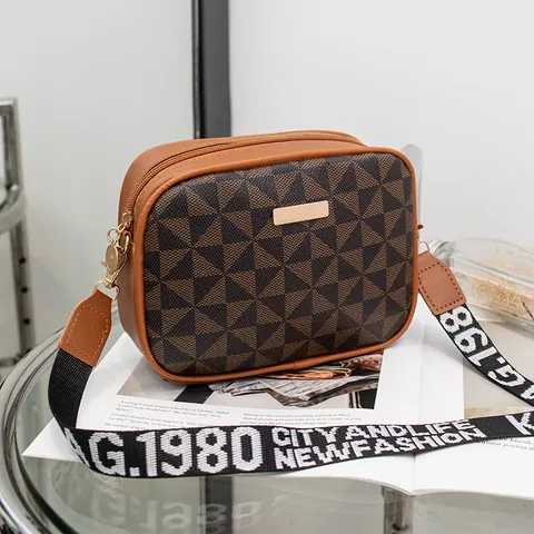 Sac Bandoulière Femme à la Mode en Cuir PU Imprimé Triangle Géométrique Sac Appareil Photo Avec Large Bandoulière Réglable Petit Sac Carré