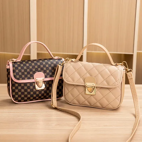 Petit Sac Carré Matelassé Vintage Pour Femmes En Cuir PU Avec Monogramme Floral Métallique Doré Sac Bandoulière Fête