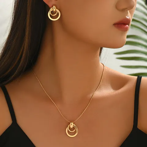 Modern Gold Zinc Alloy Geometric Interlocking Circles Jewelry Set With Snake Chain Stud Earrings Necklace For Women Party Gift