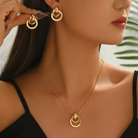 Modern Gold Zinc Alloy Geometric Interlocking Circles Jewelry Set With Snake Chain Stud Earrings Necklace For Women Party Gift