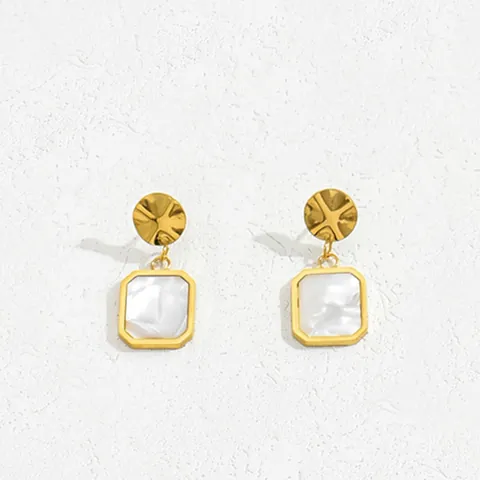 Set Di Gioielli Di Lusso In Rame Placcato Oro Con Collana Bracciale Orecchini E Anello Pendenti In Conchiglia Bianca
