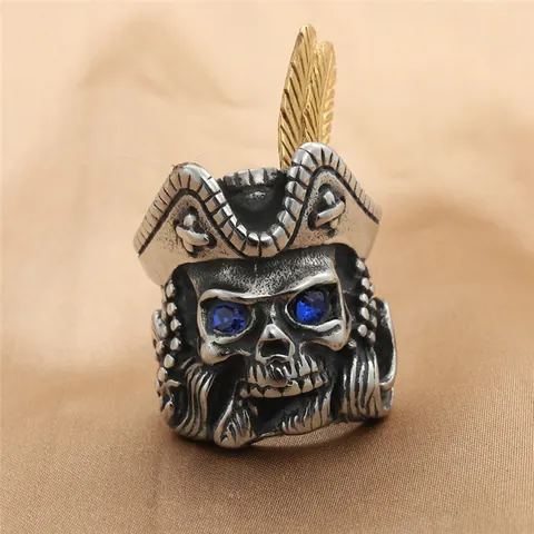 Anello Teschio Pirata Retro Punk per Uomo Acciaio Inossidabile 316 Zirconia Blu Occhio Piuma Oro Gotico Biker Gioielli