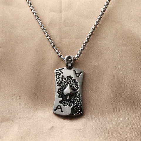 Vintage Titanstahl Pik-Ass Spielkarten Anhänger Halskette Für Herren Punk Streetwear Retro Relief Rechteck Medaille Schmuck Mit Perlenkette