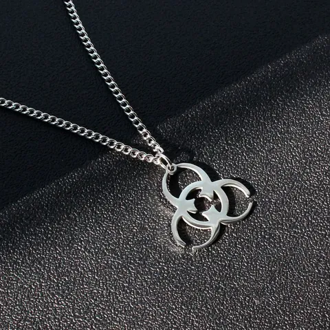Collier Pendentif Symbole de Risque Biologique en Acier Inoxydable Bijoux Hip Hop Punk Street pour Hommes Femmes Accessoire