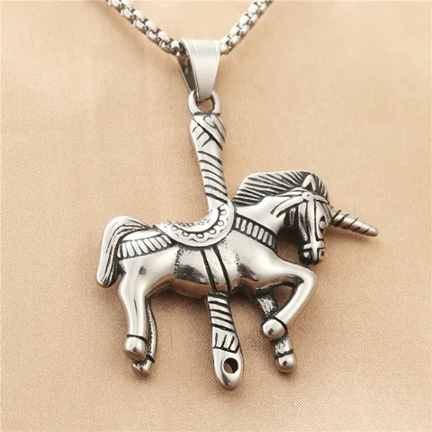 Collier Pendentif Licorne Carrousel en Acier Titane Vintage Collier Animal Vieilli Sculpté Rétro pour Hommes Bijoux Personnels