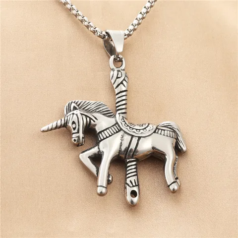Collier Pendentif Licorne Carrousel en Acier Titane Vintage Collier Animal Vieilli Sculpté Rétro pour Hommes Bijoux Personnels