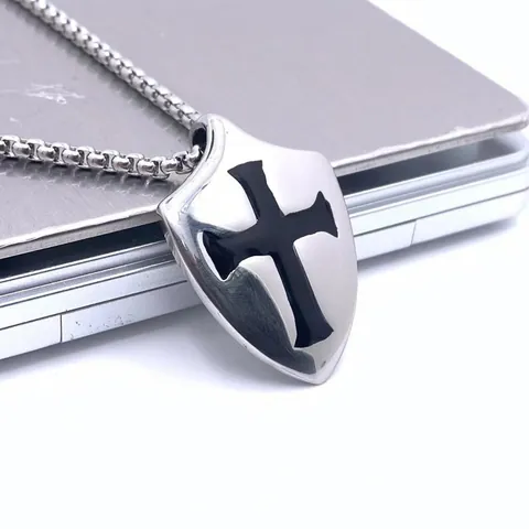 Collar Con Colgante de Cruz de Escudo de Acero Inoxidable Vintage para Hombre Joyería Gótica Punk Religiosa Plata Negra