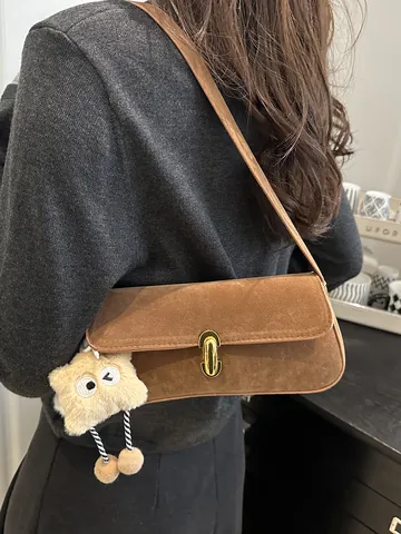 Damen Retro Mattiertes Wildleder Baguette Tasche Minimalistisch Achseltasche Schultertasche Mit Goldener Metallschnalle Und Bär Plüsch Anhänger