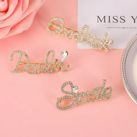 Legering Letters Broche Speld Voor Dames Goud Zilver Verguld Strass Kristal Goodluck Darling Smile Queen Decoratie Cadeau