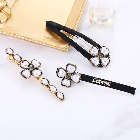 Pinza para el Cabello de Flor de Perla Artificial Vintage para Mujer Pinza de Pico de Pato de Aleación Envuelta en Tela con Decoración de Perlas Artificiales y Letras