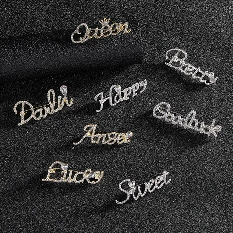 Broche de Letra Inglesa de Aleación de Moda con Diamantes de Imitación Personalidad Chapado en Oro Plata Corsage Pin Queen Lucky Happy Joyería para Mujer