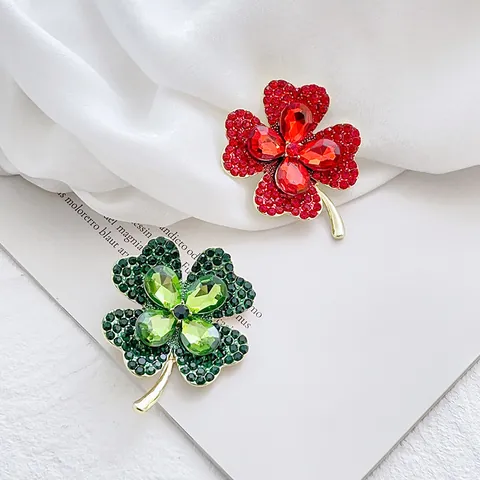 Elegant Four Leaf Clover Brooch For Women Gold Plated Alloy Sparkling Rhinestone Pin For Suit Cardigan Fashion Jewelry Gift