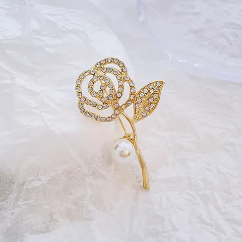 Elegante Spilla a Forma di Rosa per Donna in Lega con Strass e Perla Artificial Intarsiata per Abito Cappotto Sciarpa Gioielli Regalo