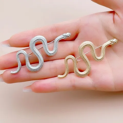 Broche en Alliage en Forme de Serpent Vintage Femmes Hommes Texture Animale Plaquée Or Argent Bijoux Mode Épingle Revers