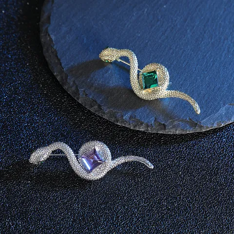 Lussuosa Spilla a Serpente Vintage in Lega di Zinco per Donna con Intarsio di Vetro Quadrato Gemma Strass Texture a Squame Forma Animale Accessori per Abiti