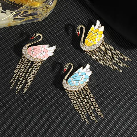 Elegant Swan Tassel Brooch For Women Zinc Alloy Rhinestone Enamel Drip Oil Fashion Jewelry Lapel Pin For Suit Coat Accessories